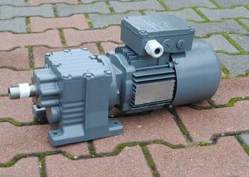 Motoreduktor dwubiegowy 0.25/0.37kw. 29/56obr. z hamulcem . SEW