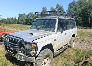 Mitsubishi Pajero I 2.5TD long /części/.