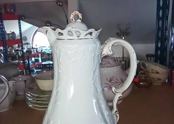 Dzbanek  Carl Tielsch. C. T. Z ażurem, przy wlewie.  Syg. z lat 1909 -35