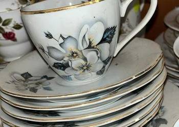 Filiżanka z talerzykiem. Syg. MZ Czechoslovakia.  Złocone na krawędziach. Filiżanka z talerzykiem. Syg. MZ Czechoslovakia.  Złocone na krawędziach.