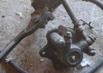 Zacisk pompa peugeot kisbee 2t