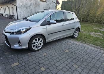 Toyota Yaris l 2013r l 40 000km l 1.5 hybryda l 100 koni l automat l