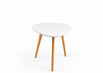 Nowoczesny Stolik Kawowy w Stylu Skandynawskim – Minimalizm i Elegancja