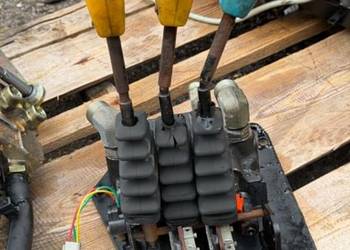 Rozdzielacz hydrauliczny trzysekcyjny CLARK