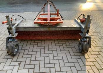 Zamiatarka hydrauliczna ocynk 2010r BRIRI SH215 z pojemnikiem z kółkami