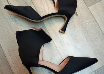 (40) Czarne czółenka wieczorowe, Nowe