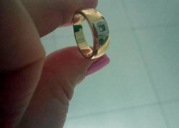 sprzedam piękny złoty pierścionek z brylantem