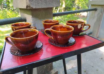 Zestaw porcelitowe filiżanki brązowe z podstawkami