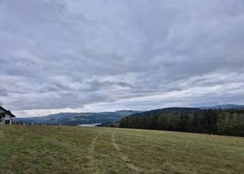Działka budowlana z widokiem na Jezioro Rożnowskie.