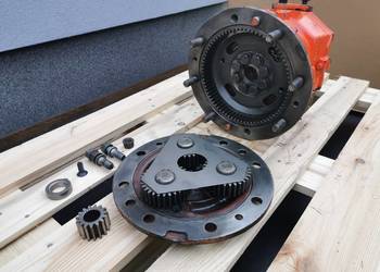 Zwolnica Zwrotnica lewa Fermec 860 {Carraro}