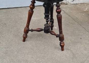 Taboret obijany