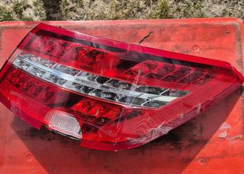 W207  A2079060258 R  E klasa tylna prawa lampa