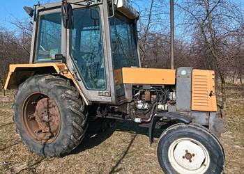 Ciągnik RENAULT 8012