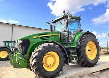 John Deere 7920
