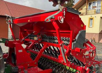 Siewnik zbożowy na bronie aktywnej