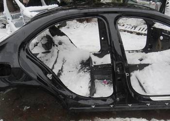 PRÓG SŁUPEK PRAWY BOK MERCEDES W205