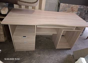 Duże Biurko z Miejscem na Komputer