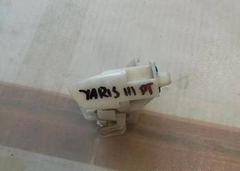 TOYOTA YARIS III MOCOWANIE TYLNEJ LAMPY PRAWE