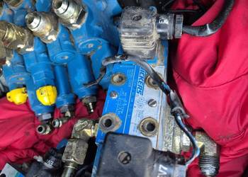 Zawory hydrauliczne Massey Ferguson Bobcat 8926 8937 T2556 numer 190118