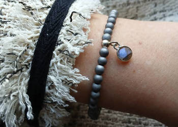 Bransoletka damska z Hematytu srebrnego matowego z Labradorytem w okuciu