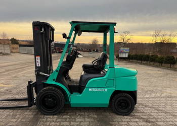 wózek widłowy MITSUBISHI FD30NT diesel 3000kg 9700mtg 4-sekcja 2016'