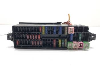 SKRZYNKA BEZPIECZNIKÓW SKODA FABIA III 6C0937615A Hatchback 1.0 95KM