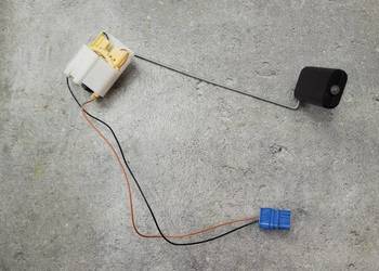 BMW S 1000 R S1000 RR K46 K47 OEM CZUJNIK PALIWA