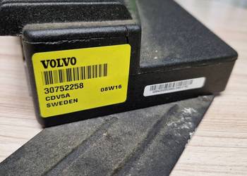 Wzmacniacz  Volvo V70ll S60l S80l żółta naklejka
