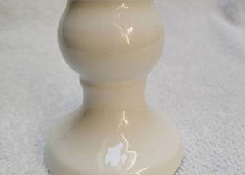 Biały ceramiczny świecznik Forma