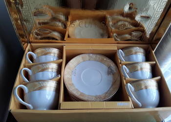 Komplet prezentowy filiżanek porcelanowych z talerzykami