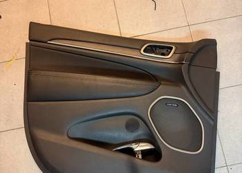 Kompletny osprzęt drzwi przód lewy FL Jeep Grand Cherokee WK2 Harman Kardon
