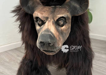 Dekoracyjny niedźwiedź Drewniane krzesło ręcznie robione ze skórą owczą