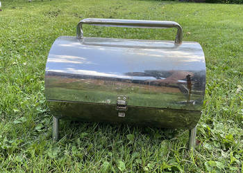 Stary grill z napisem Emtec