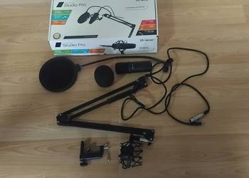 Mikrofon tracer na statywie