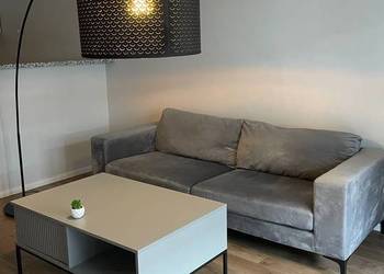 Sofa Beliani – jasnoszara, bardzo wygodna i w świetnym stanie