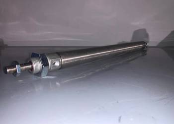 SIŁOWNIK OKRĄGŁY ISO6432 DSN-25-300-P (5083), FESTO