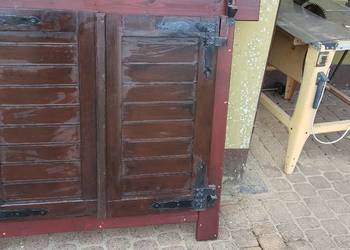 Okno z ramą i okiennicą PVC, otwierane uchylne