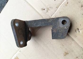 AUDI 80B3 80 B3  1.8 UCHWYT ALTERNATORA