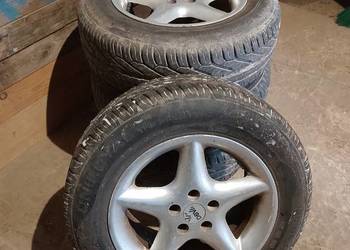 Sprzedam opony do golfa 4