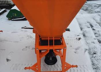 Rozsiewacz MOTYL / Piaskarka z wąskim wysiewem 400L