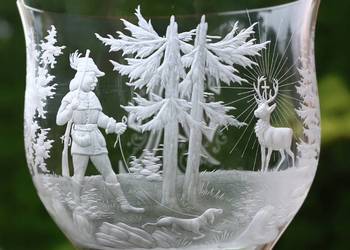 Muzealny duży 25 cm ozdobny pokal temat myśliwski huta Józefina-unikat