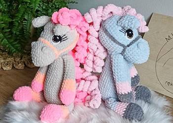 Szydełkowy konik // maskotka, przytulanka // handmade