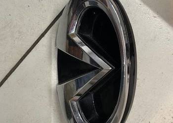 Infiniti Q50 znaczek na grill
