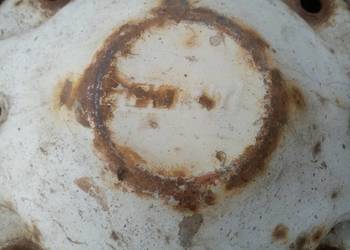 Fiat 126p Maluch, felga stary typ z napisem Fiat.