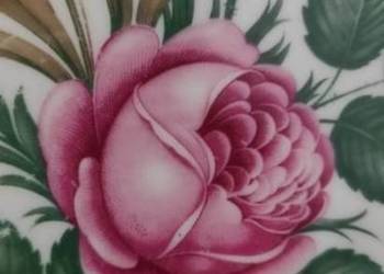 Porcelana zdobiona motywem róż