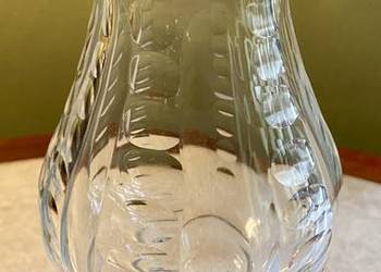 Piękny kryształowy wazonik na srebrnej stopie Piękny kryształowy wazonik na srebrnej stopie