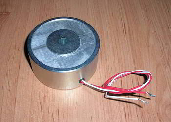 Elektromagnes trzymający 24V 20W siła..2940N