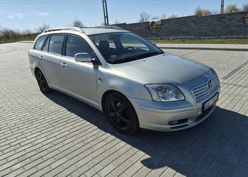 TOYOTA  AVENSIS sprawna z hakiem