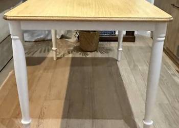 Sprzedam elegancki stół o wymiarach 130 x 80 cm, wysokość 75 cm.