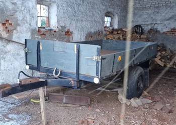 Przyczepa jednoosiowa wywrot tył